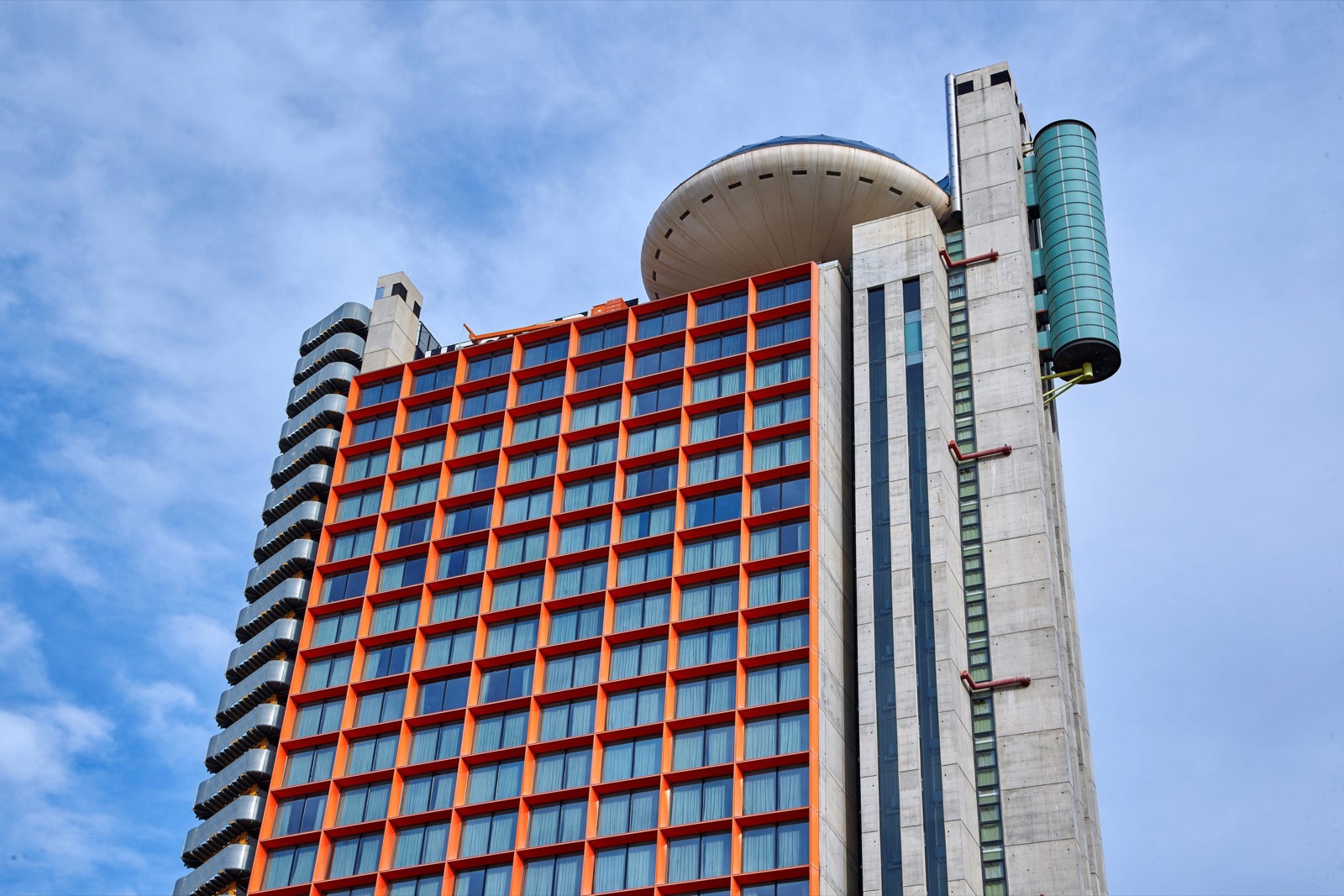 La torre del Hyatt Regency Barcelona Tower y su cúpula panorámica
